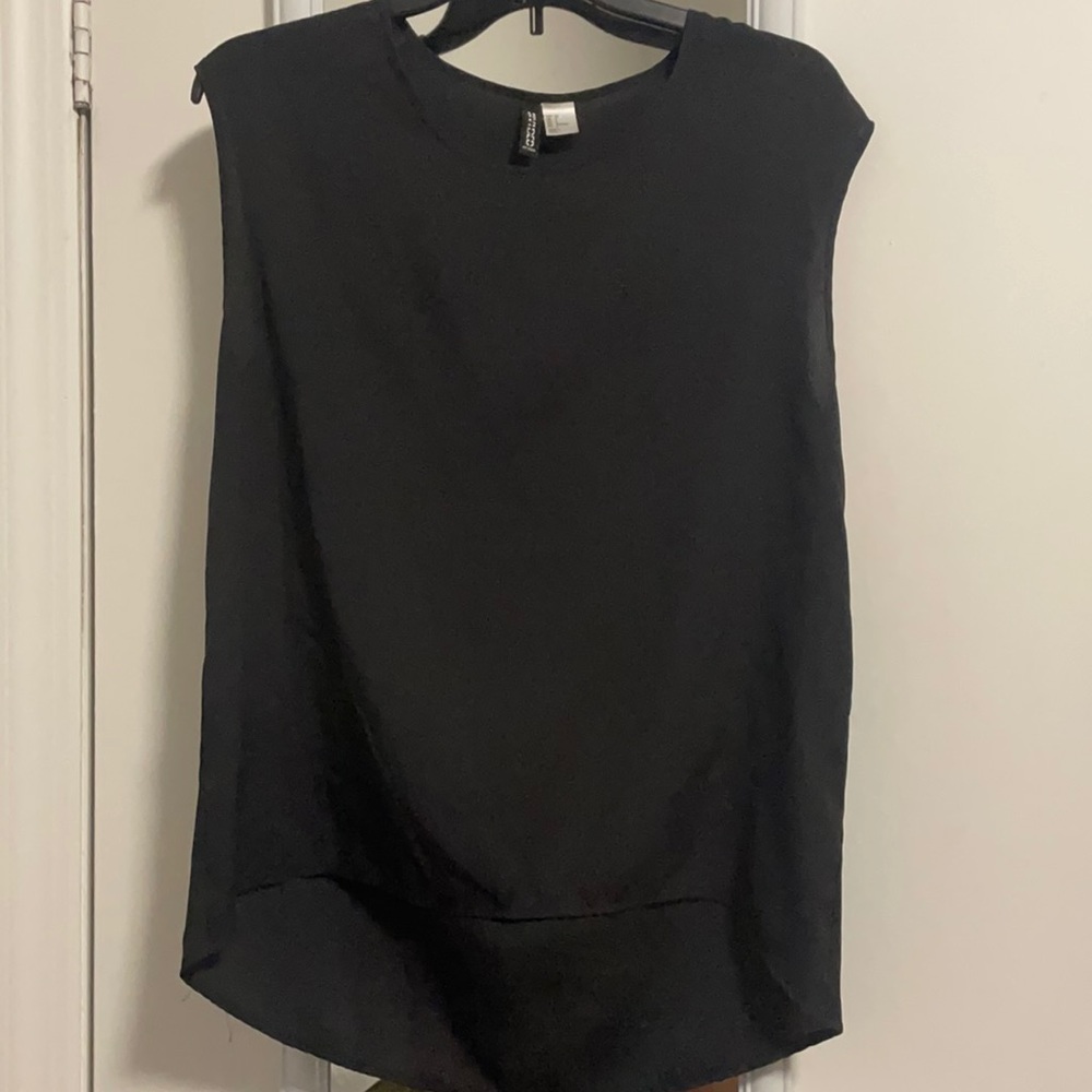 H&M Black tank top high low style